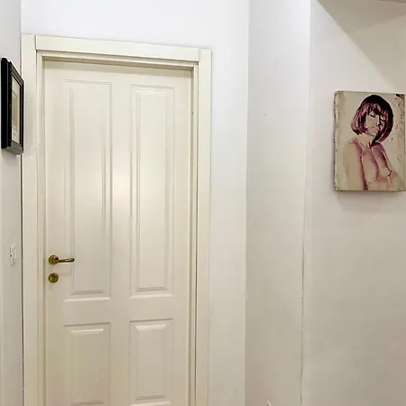 Apartment Lady's